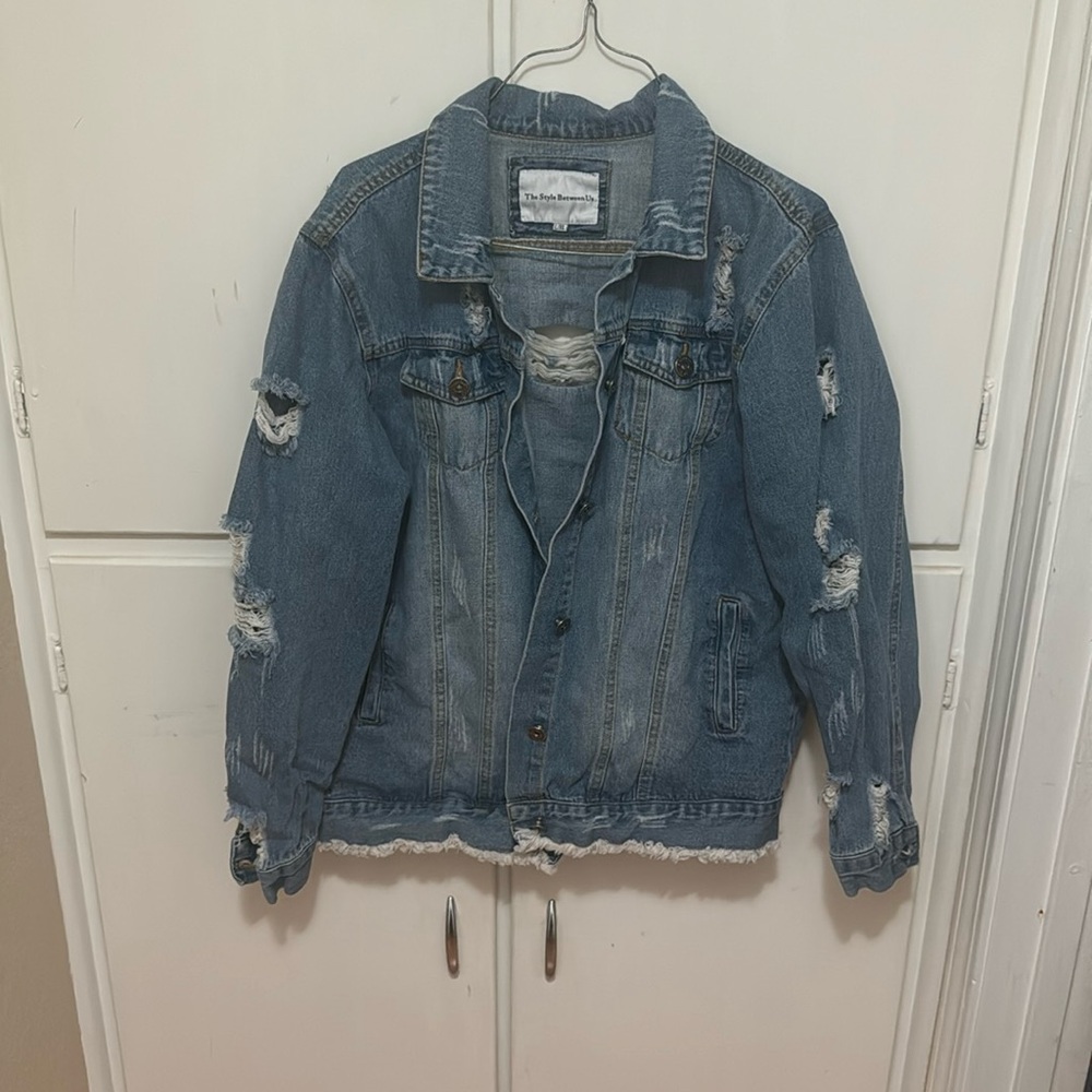 Distressed jeans jacked